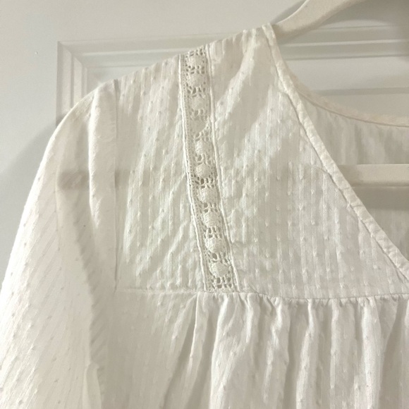 J Crew White Eyelet Top Blouse Lightweight Breathable Work Attire Size M - Picture 3 of 4